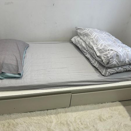 Single Room Canvey Island Экстерьер фото