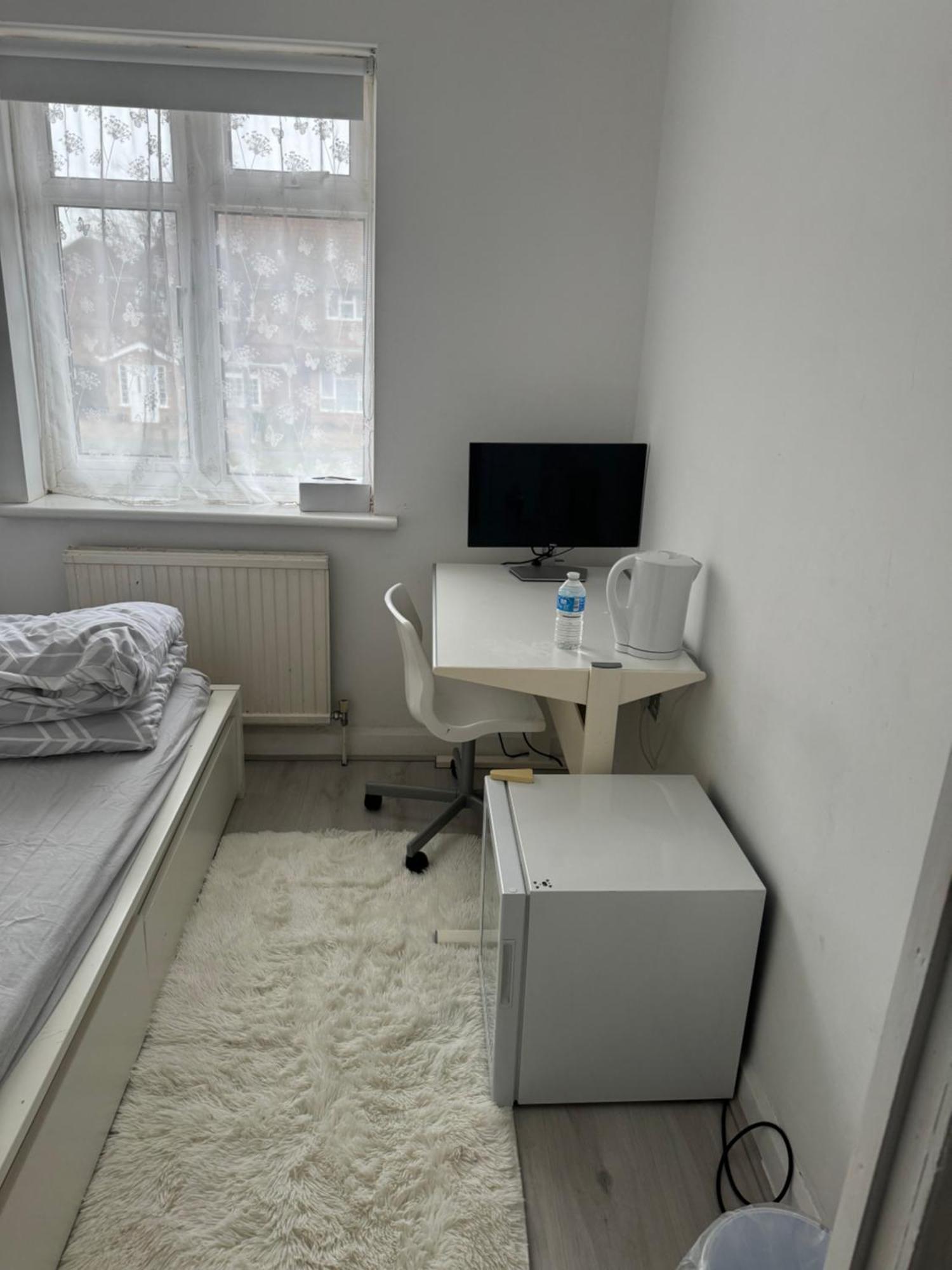 Single Room Canvey Island Экстерьер фото