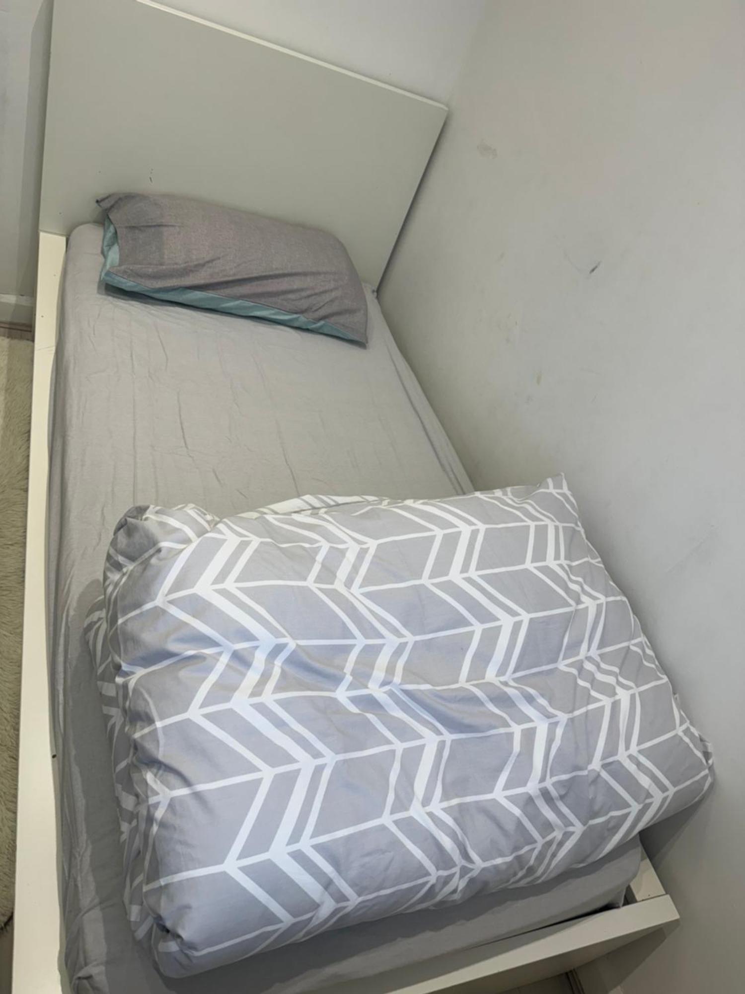 Single Room Canvey Island Экстерьер фото